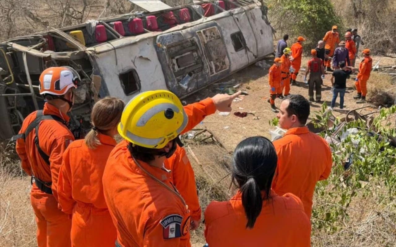 Capotamento de ônibus com romeiros voltando de Juazeiro do Norte - Divulgação/Governo de Alagoas