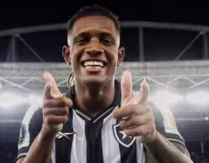 Danilo atrai interesse de Palmeiras, Fulham e Zenit e pode deixar o Botafogo após a Copa