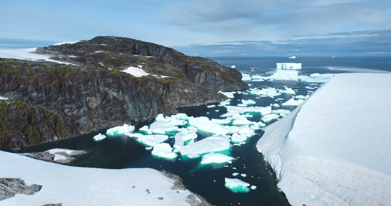 icebergs derretendo geleira