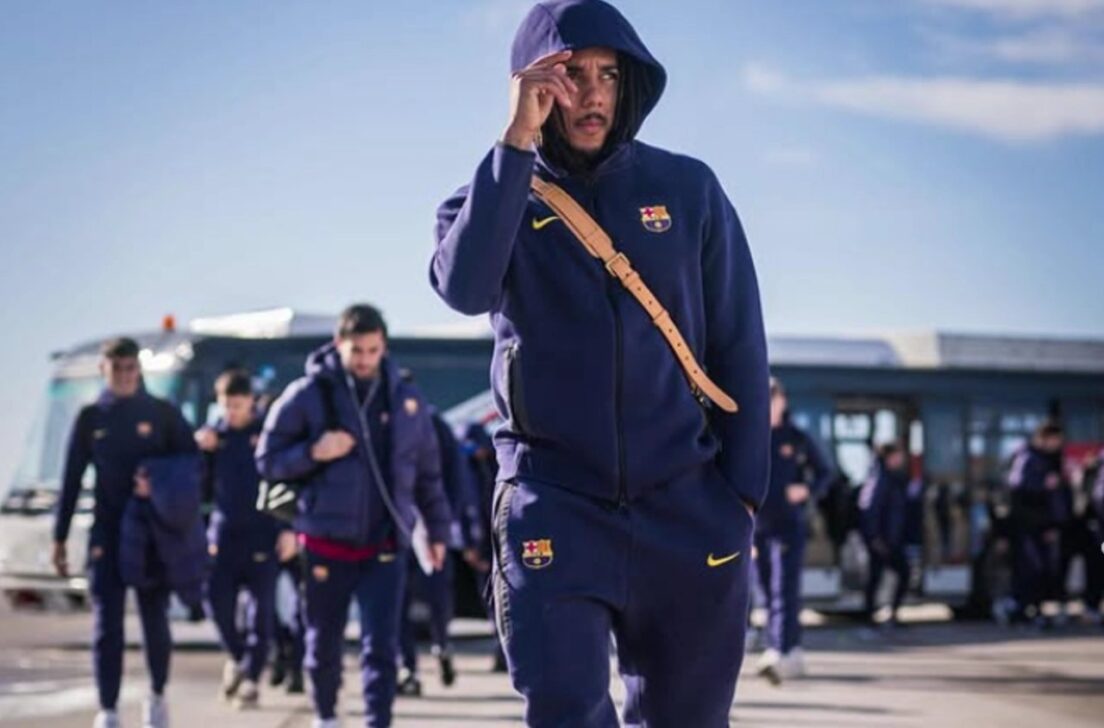 Jules Kounde e jogadores do Barcelona- @fcbarcelona