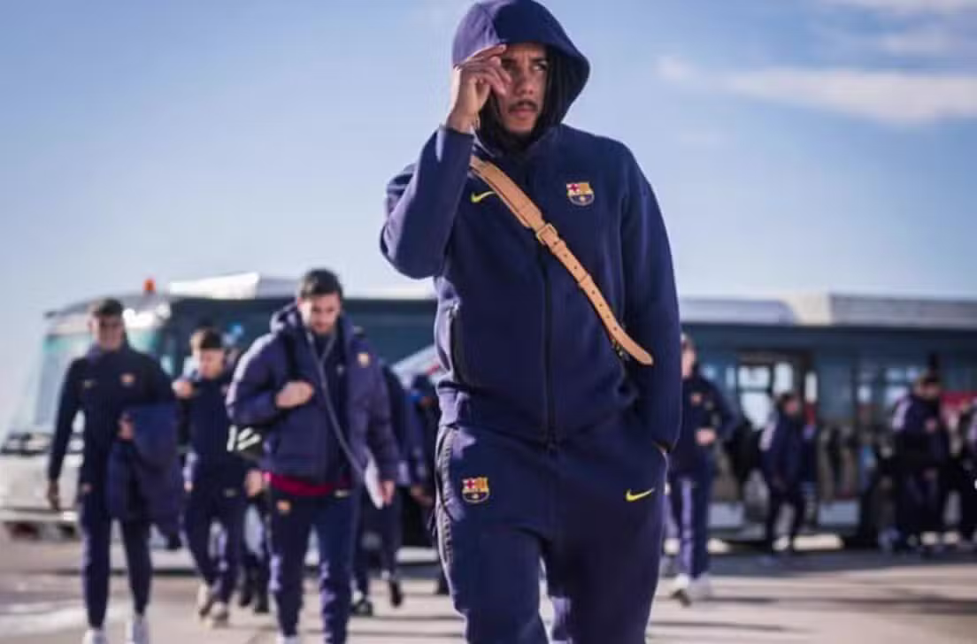 Jules Kounde e jogadores do Barcelona- @fcbarcelona