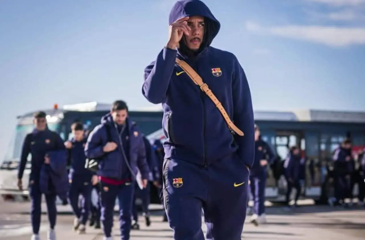 Jules Kounde e jogadores do Barcelona- @fcbarcelona