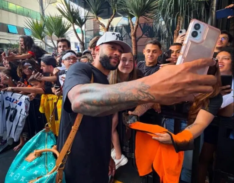 Memphis Depay - Gustavo Vasco / Corinthians