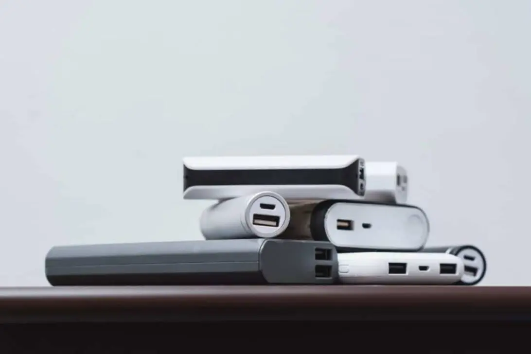 IPhone용 휴대용 충전기: Anker Nano 및 MagSafe를 사용한 대안이 주목받고 있음