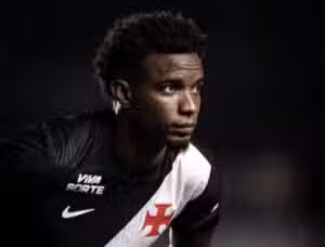 STJD denuncia Thiago Mendes por críticas à arbitragem e Corinthians por frase em telão