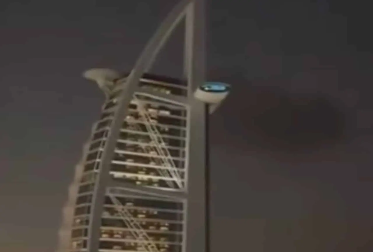 um dos pontos mais famosos de Dubai: o hotel de altíssimo luxo Burj