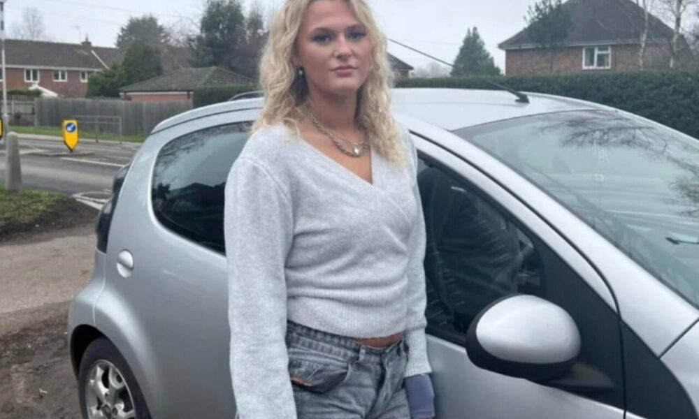 Jovem é impedida de concorrer a vaga em imobiliária britânica por ter carro “velho demais”