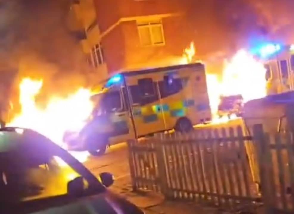 Ambulâncias incêndiadas em Londres