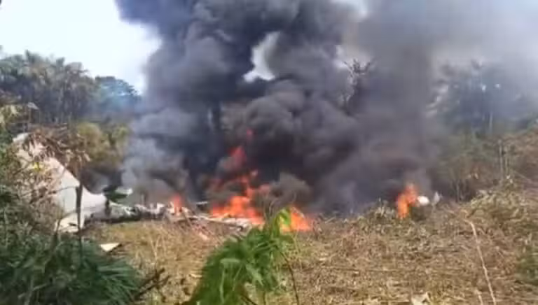 Avião militar cai na Colômbia