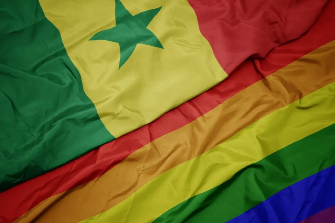 Bandeira do arco-íris gay e a bandeira do Senegal