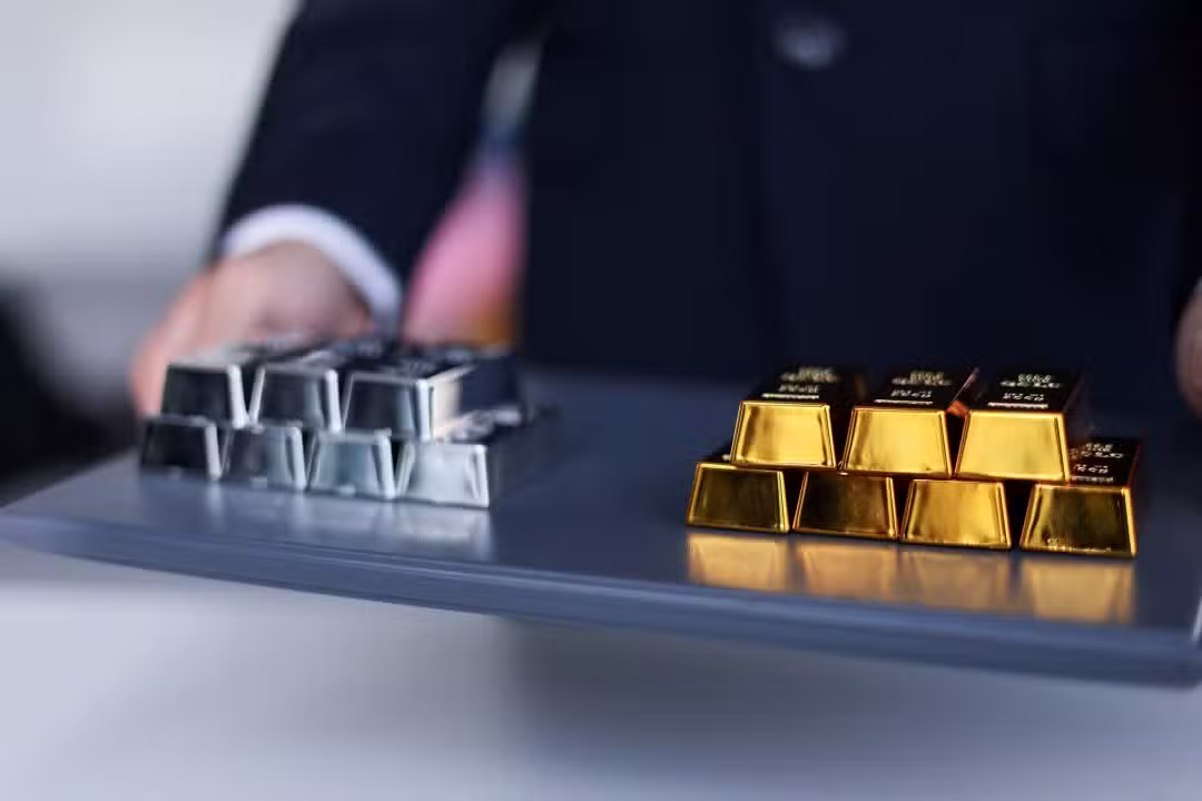 Barras de ouro e prata