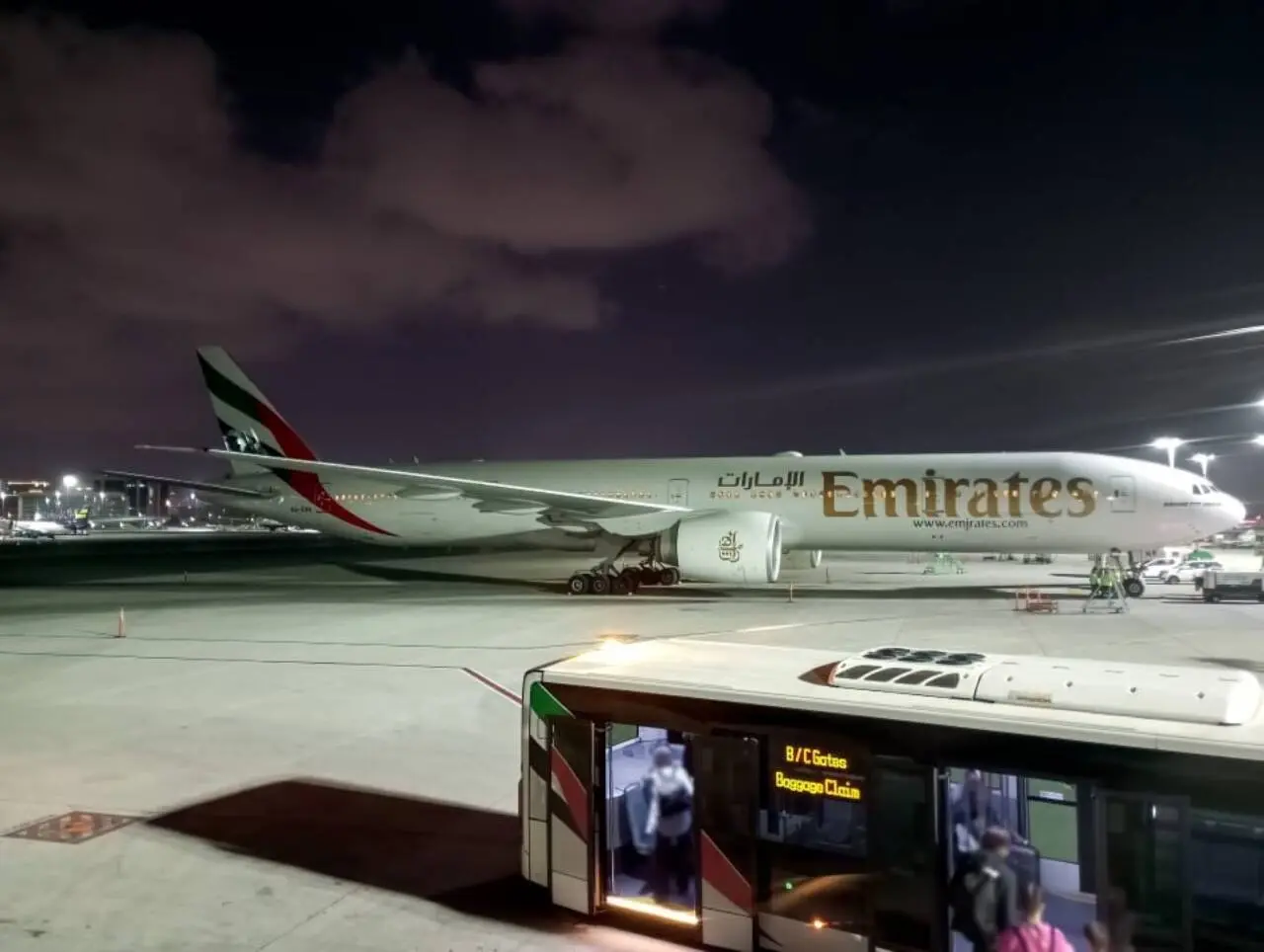 Boeing 777, avião, aeroporto de Dubai