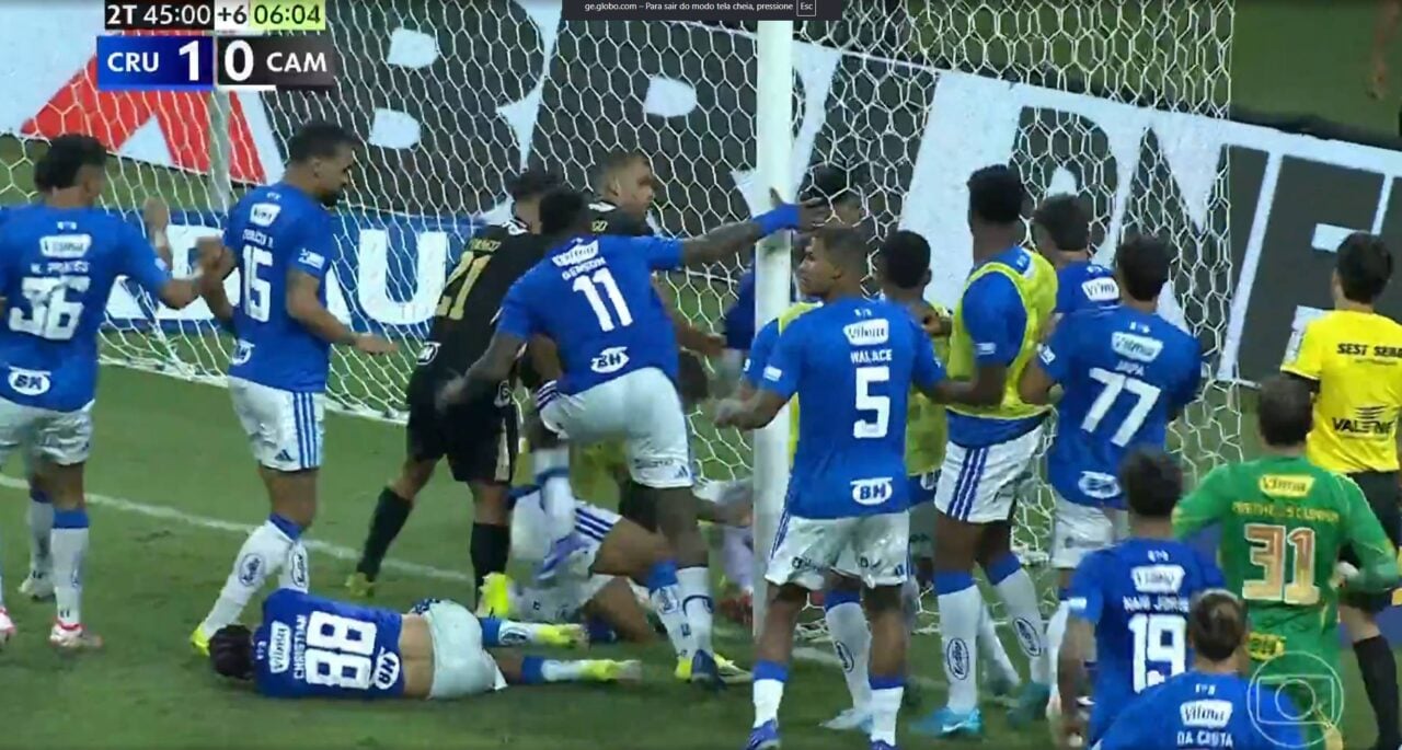 Briga em Cruzeiro x Atletico