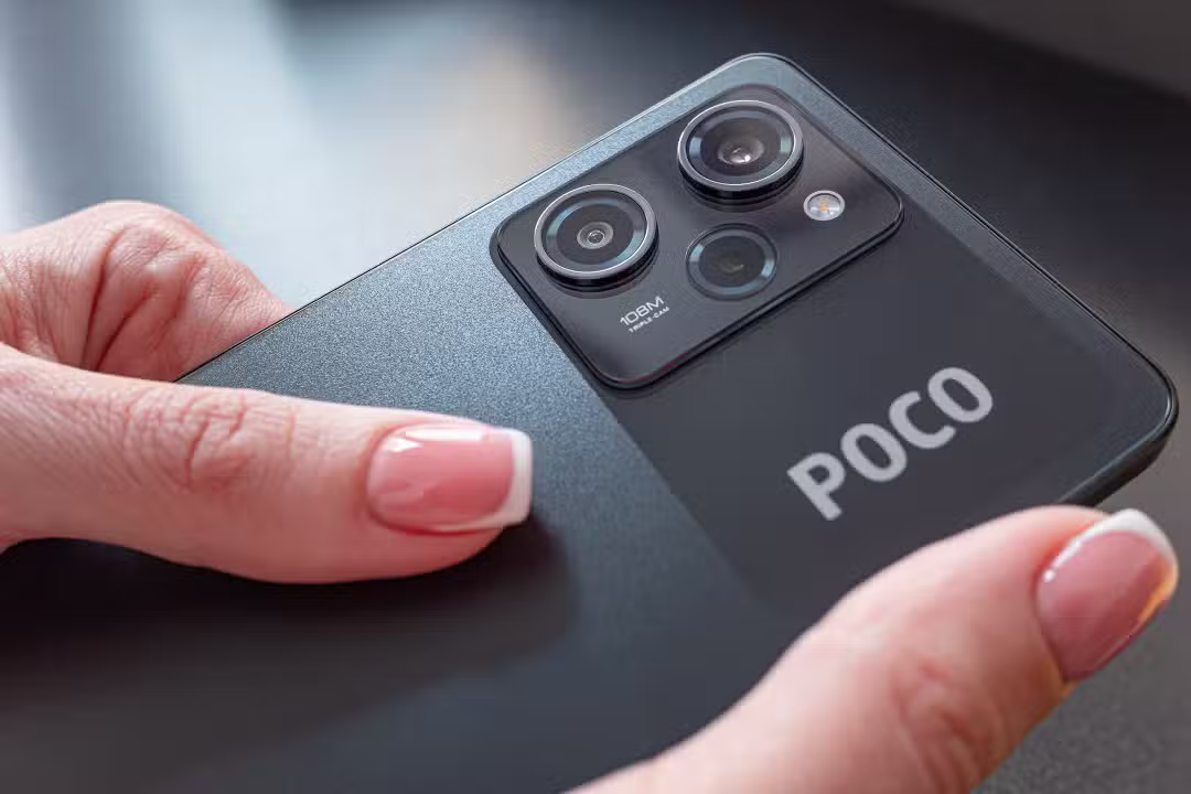 Celular POCCO