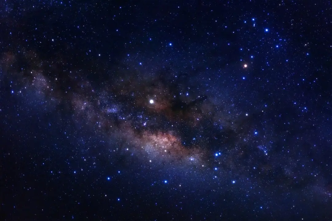 天の川の中心、星と宇宙塵のある銀河