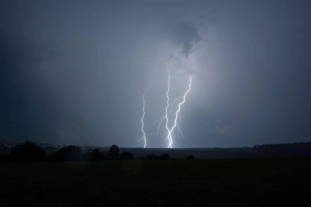 Chuva, raio, tempestade