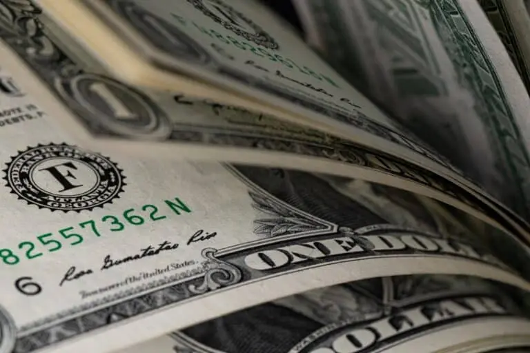 Dólar, dinheiro