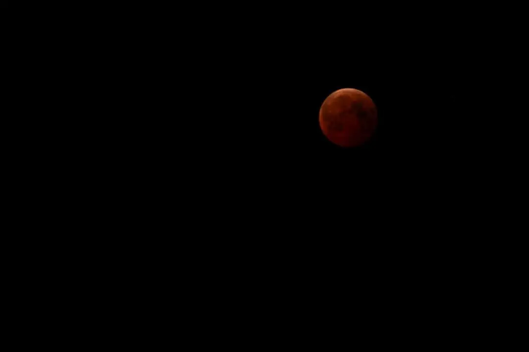 Eclipse lunar total