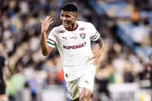 Zenit sonda volante Hércules, do Fluminense, após recusa de Danilo