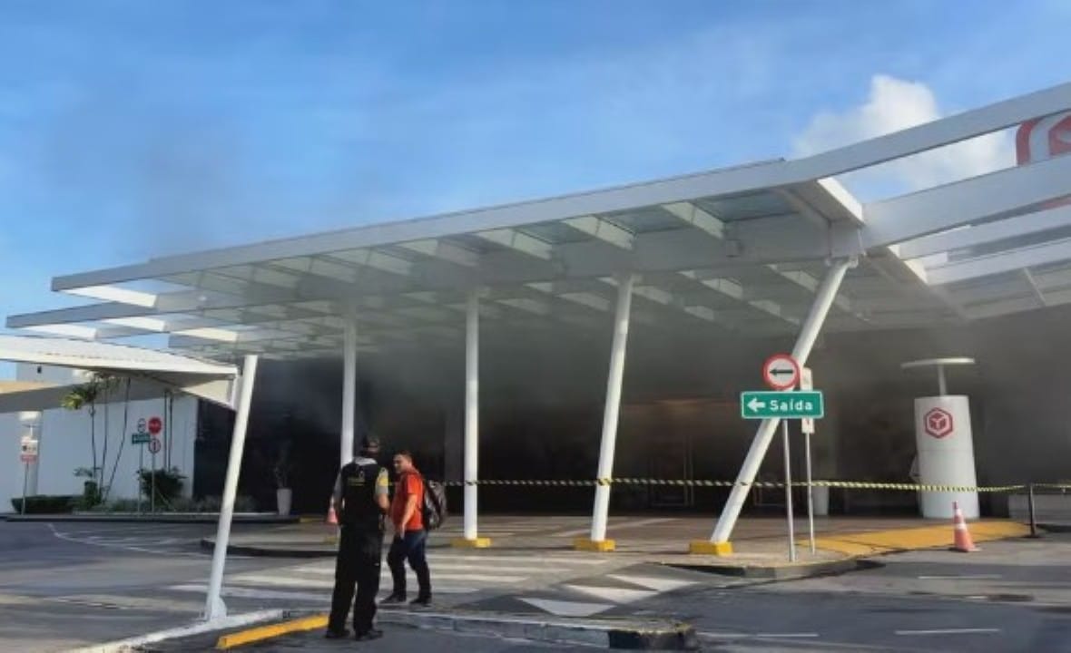 Incêndio atinge loja de eletrodomésticos no Shopping Recife