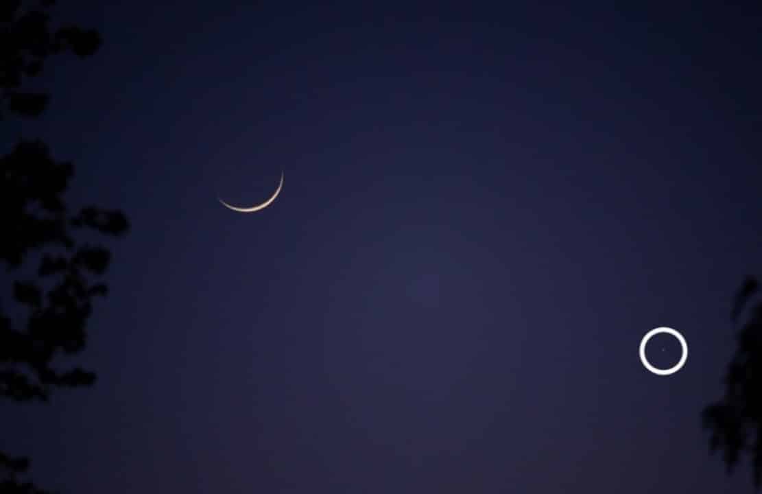 Moon and mercury in the sky