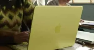 完全ガイド: MacBook Neo の購入場所、アクセサリと価格の価値に関する重要な詳細