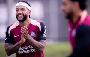 Fernando Diniz projeta retorno de Memphis Depay contra o Atlético-MG e pede permanência no Corinthians
