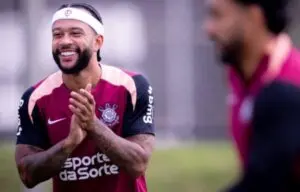 Para evitar novo transfer ban, Corinthians tenta negociar dívida de R$ 77 milhões com Memphis Depay