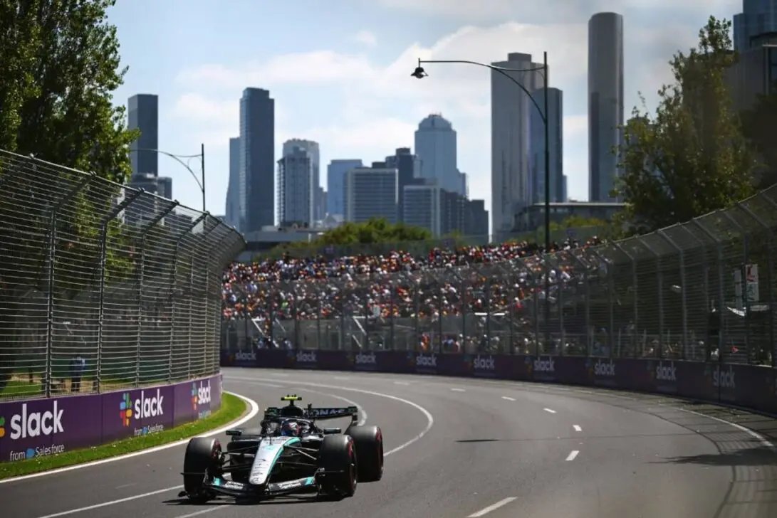 Il pilota della Ferrari Charles Leclerc riconosce il ritmo superiore dei rivali tedeschi durante le prove libere a Melbourne