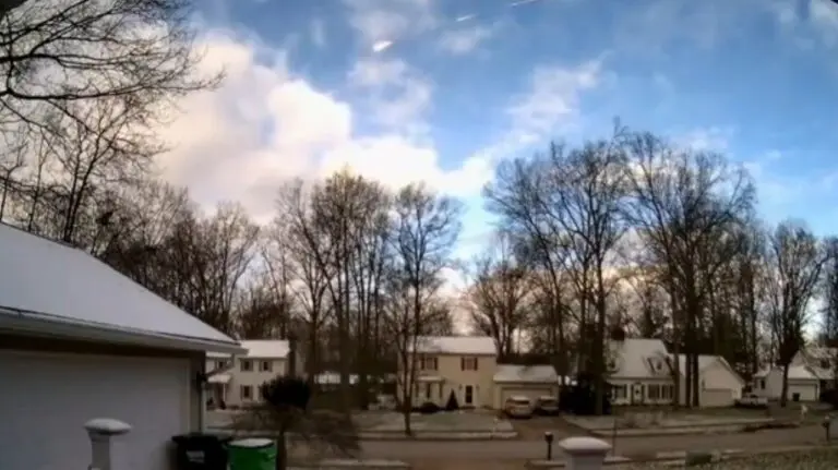 Meteoro cruza céu em plena luz do dia nos EUA