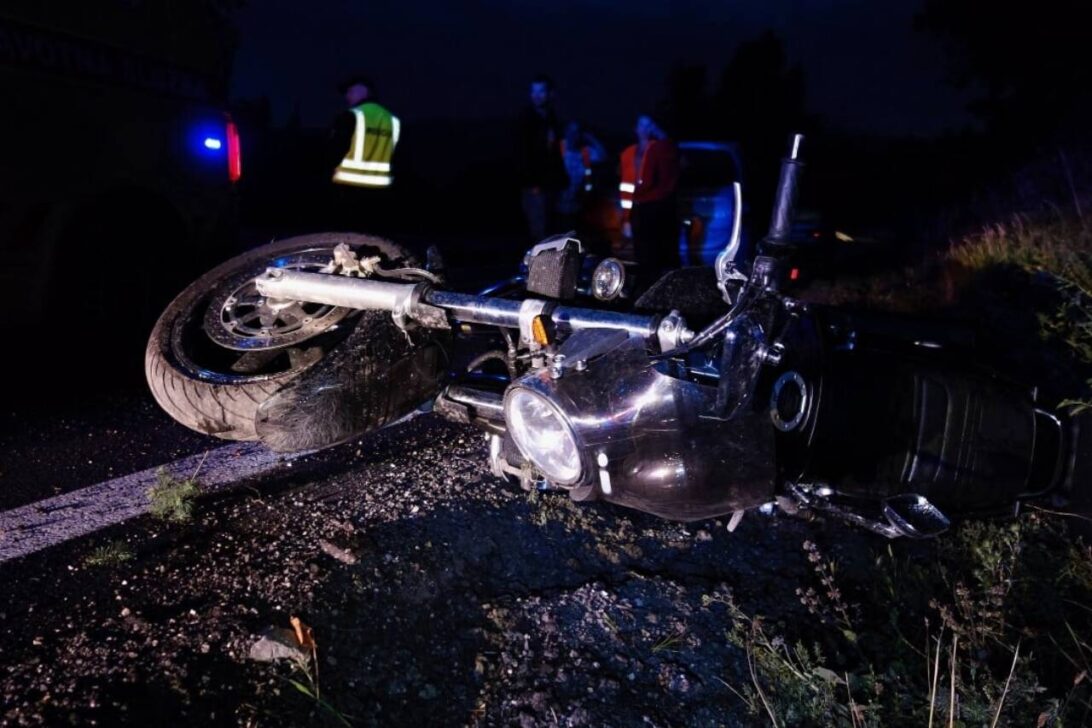 Moto caída, acidente, rodovia