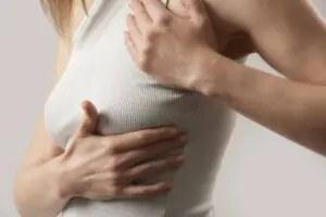 乳がん症例数は2050年までに年間350万人に達すると予想され、死亡率は不平等