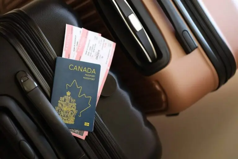 Passaporte Canadá, malas, conceito de imigração, viagem