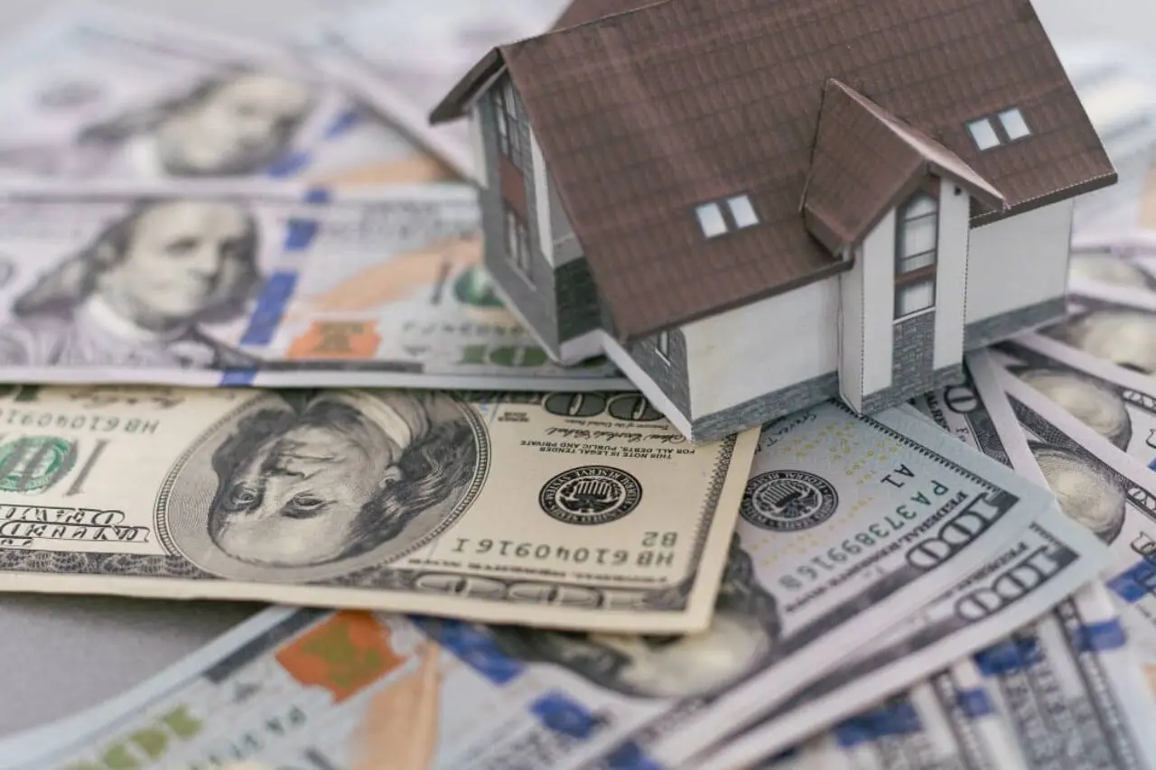 Pequena modelhuis op honderd-dollarbiljetten, hypotheek