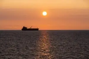 Navio tanque sul-coreano encalha em ilha do Japão com milhares de toneladas de combustível