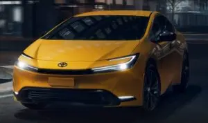 소비자들은 업데이트된 엔진을 갖춘 Toyota의 7인승 하이브리드 스테이션 왜건의 반품을 요구합니다.