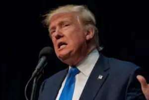 トランプ大統領、イランが米国のアパッチヘリコプターを撃墜したと非難し、対応を約束