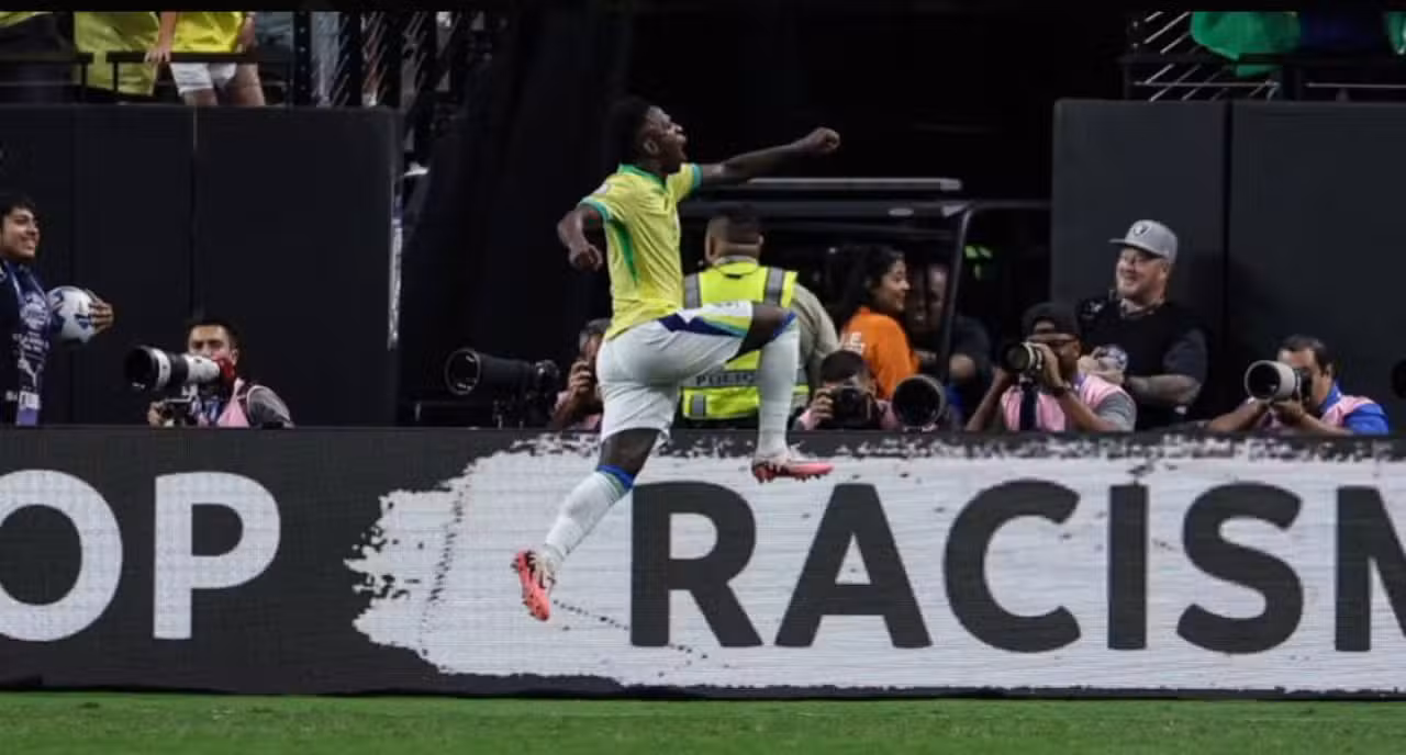 Vinicius Junior pela seleção brasileira