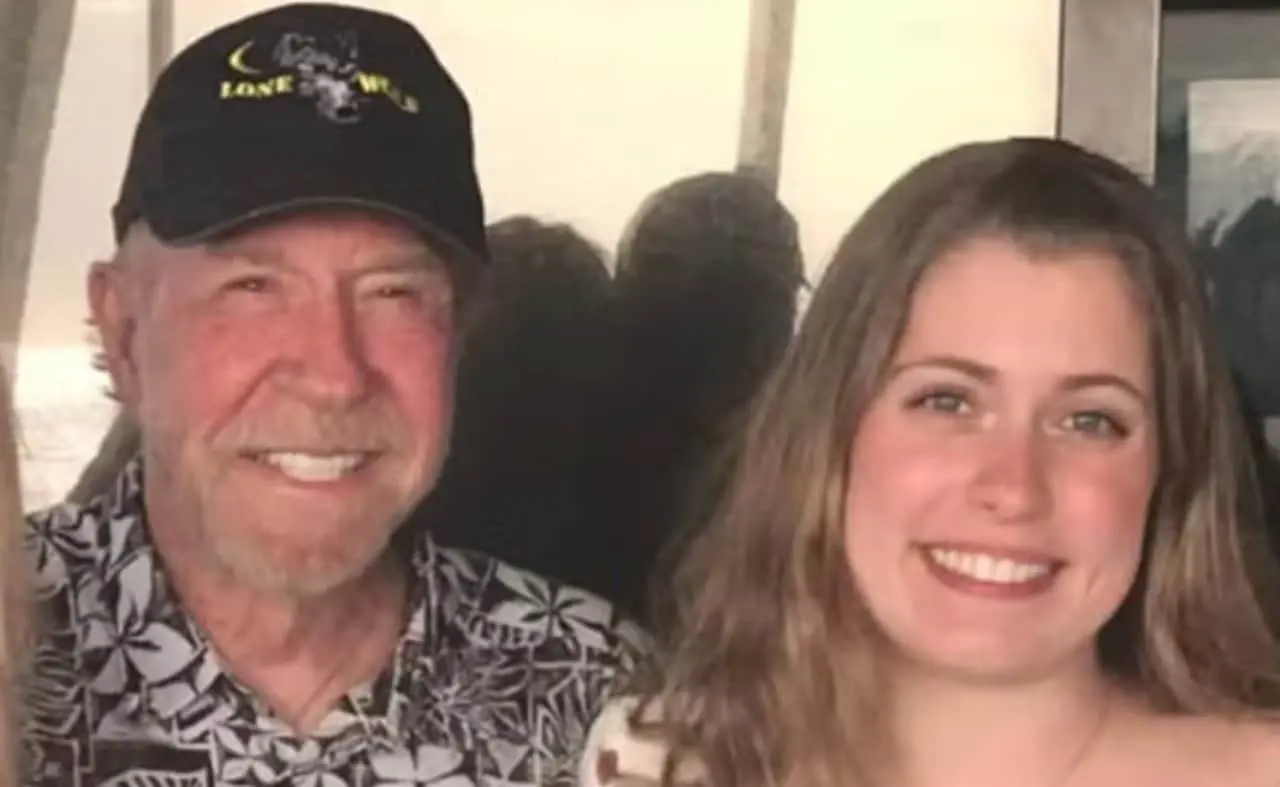Chuck Norris e filha - Rede Social