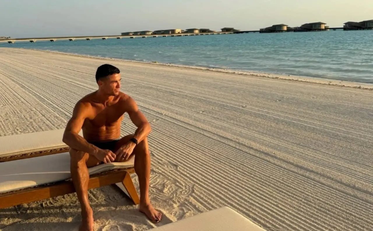Cristiano Ronaldo na praia - Instagram