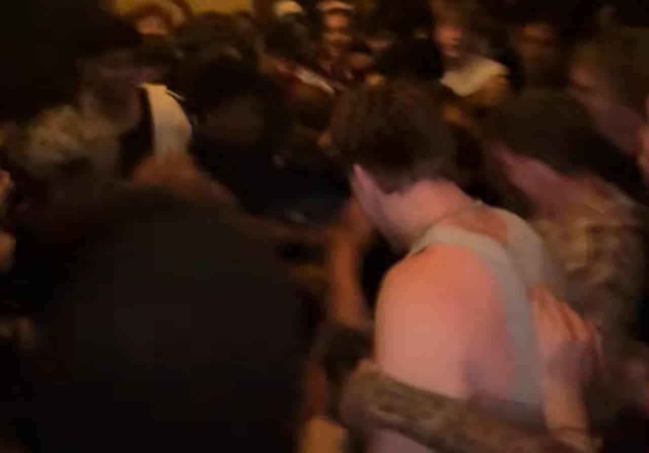 Festa com 800 jovens em uma mansão - TikTok