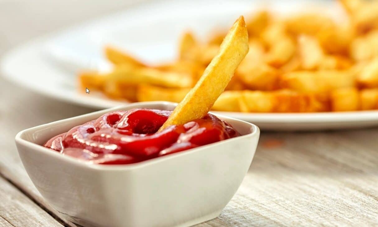 ketchup - zeljkosantrac/istockphoto.com