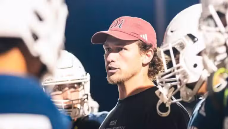 Leyton Hernandez, técnico da Veterans Memorial High School - Instagram