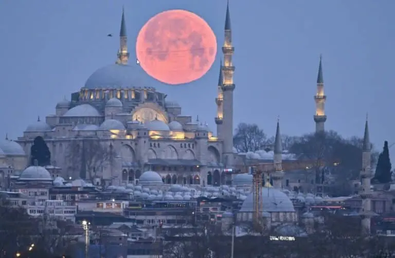 Lua Rosa cheia - Anadolu/GettyImages
