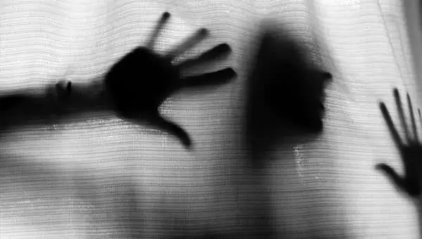 Vingança contra mulheres: nova lei prevê até 40 anos para quem usa filhos como alvo
