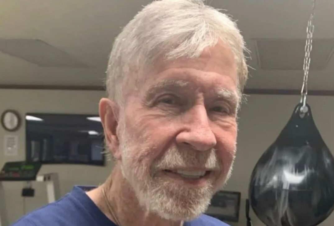 Morre Chuck Norris - Redes sociais