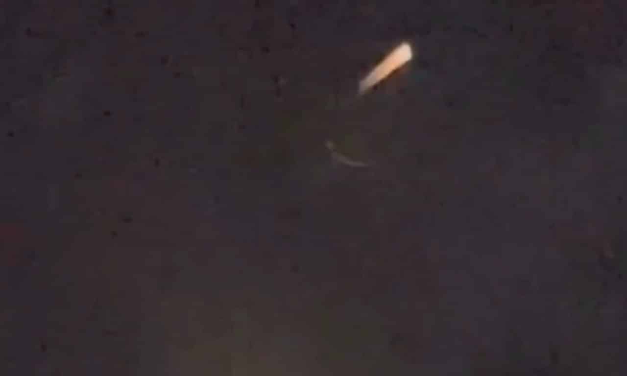 Objeto brilhante no céu noturno em Dallas - Reprodução/ X