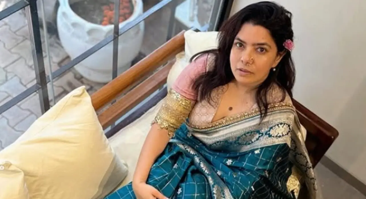 Rajshri - @rajshri_deshpande