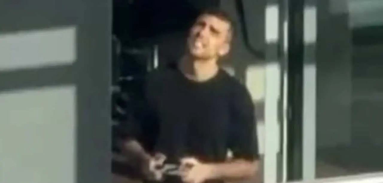 Rodri é acusado de espionar vizinhos - Internet