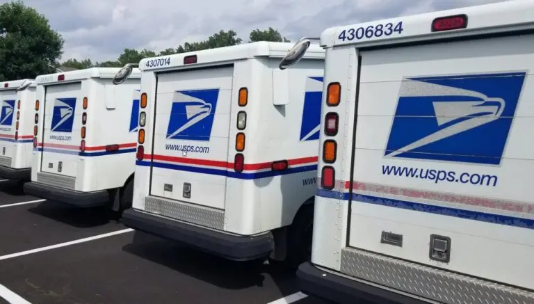 US Postal - Eric Glenn / Shutterstock.com